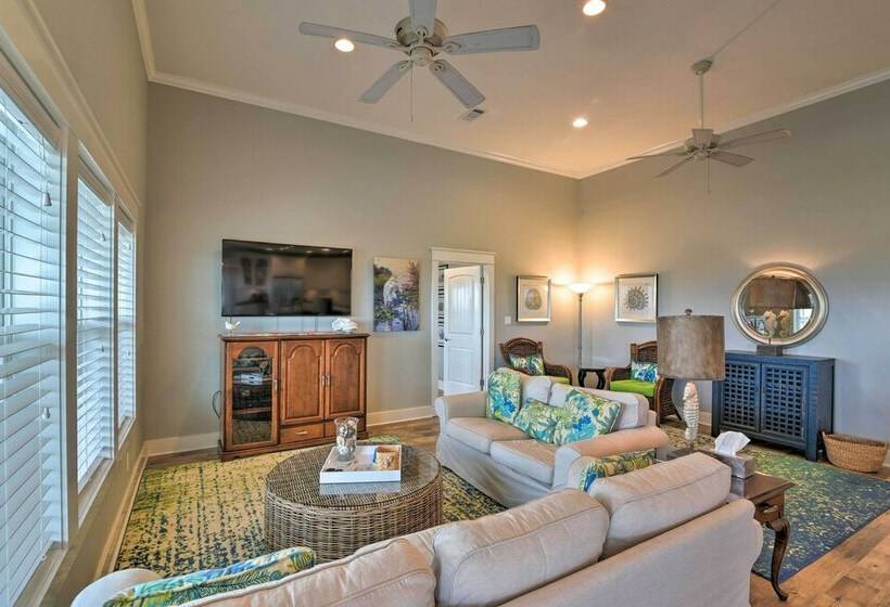 Walk To Beach: Coastal Home In Port Bolivar!