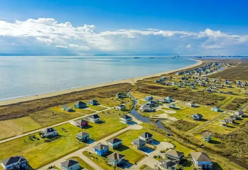 Walk To Beach: Coastal Home In Port Bolivar!