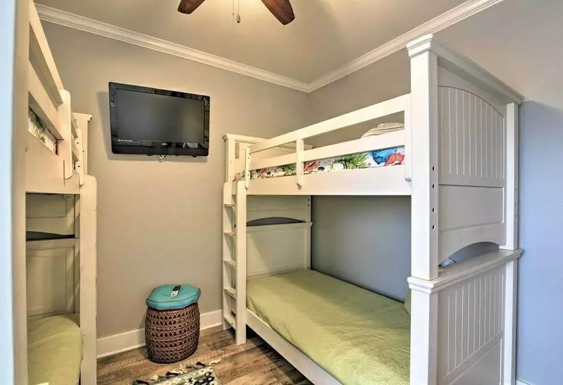 Walk To Beach: Coastal Home In Port Bolivar!