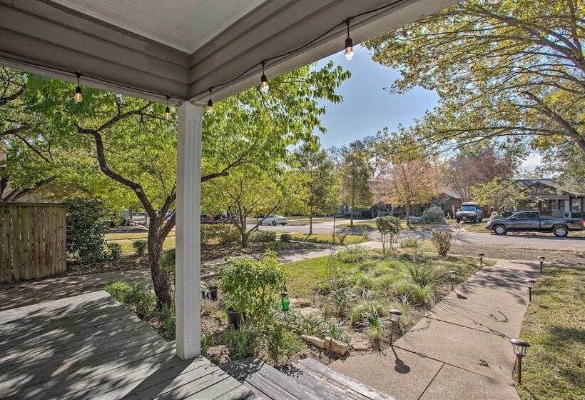 Dallas Couples Retreat: Walk To Lower Greenville!