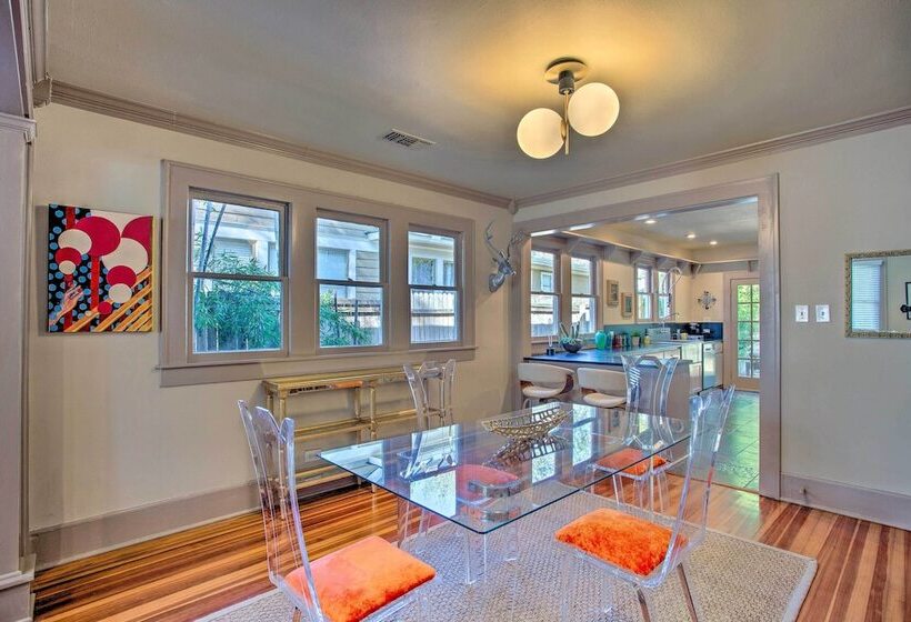 Dallas Couples Retreat: Walk To Lower Greenville!