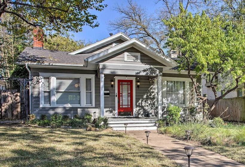 Dallas Couples Retreat: Walk To Lower Greenville!