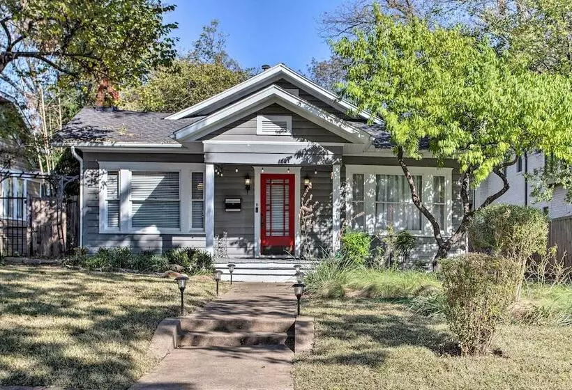Dallas Couples Retreat: Walk To Lower Greenville!