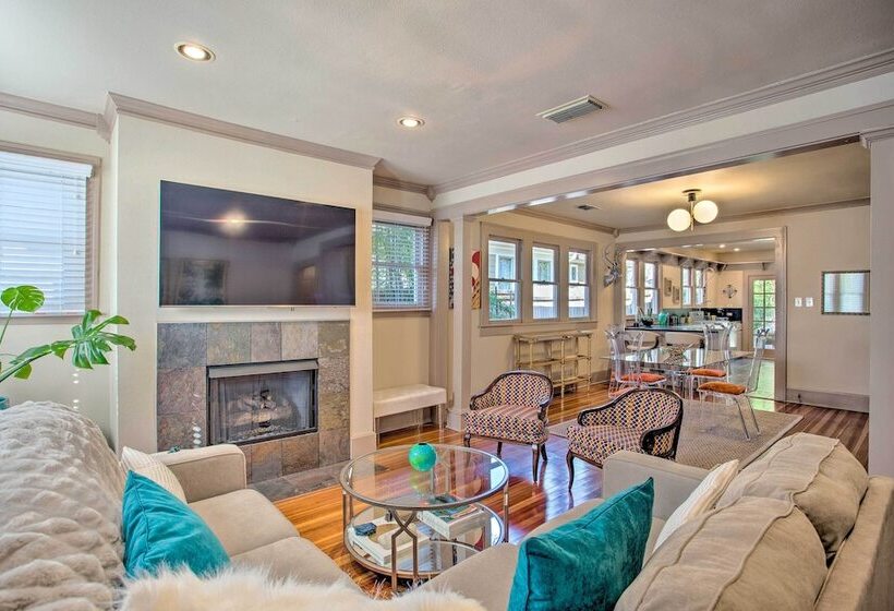 Dallas Couples Retreat: Walk To Lower Greenville!