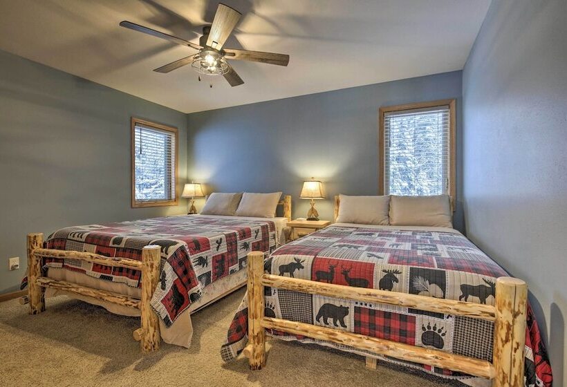 Cozy Eagle River Home W/ Paddleboard & 2 Kayaks!
