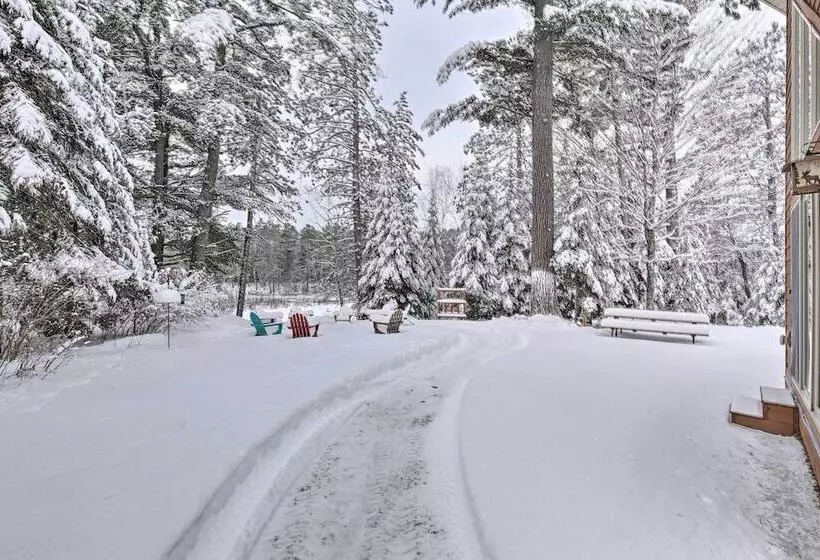 Cozy Eagle River Home W/ Paddleboard & 2 Kayaks!