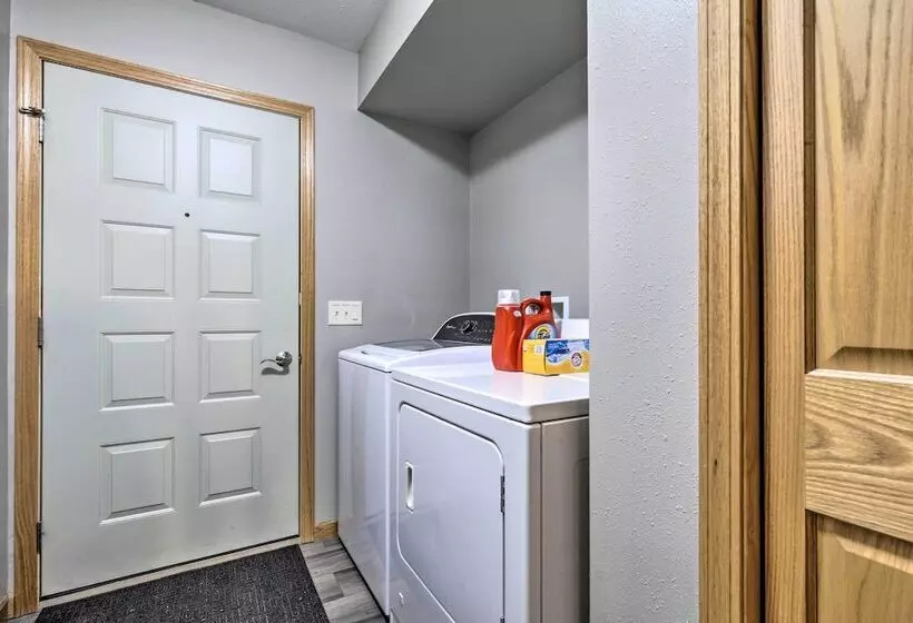 Cozy Eagle River Home W/ Paddleboard & 2 Kayaks!