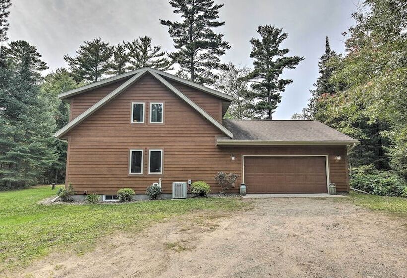 Cozy Eagle River Home W/ Paddleboard & 2 Kayaks!