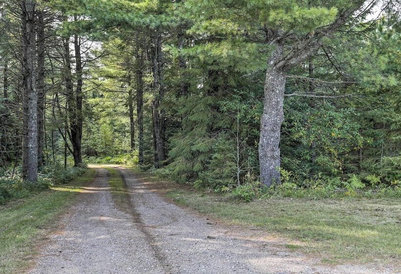Cozy Eagle River Home W/ Paddleboard & 2 Kayaks!