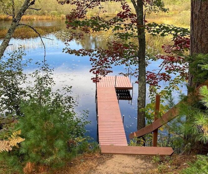 Cozy Eagle River Home W/ Paddleboard & 2 Kayaks!