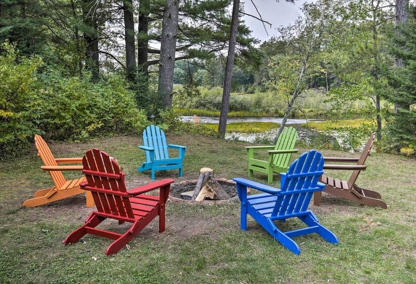 Cozy Eagle River Home W/ Paddleboard & 2 Kayaks!