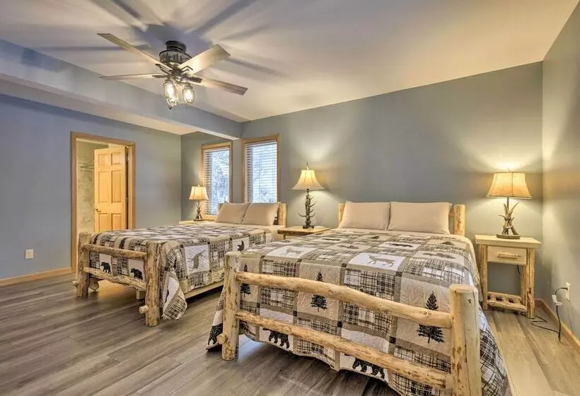 Cozy Eagle River Home W/ Paddleboard & 2 Kayaks!