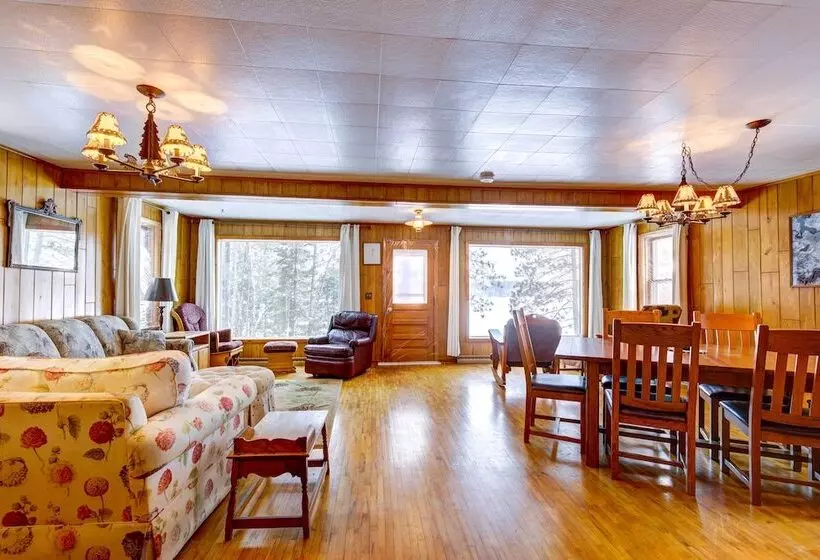 Cozy Echo Lake Cabin Near Snowmobiling Trail!