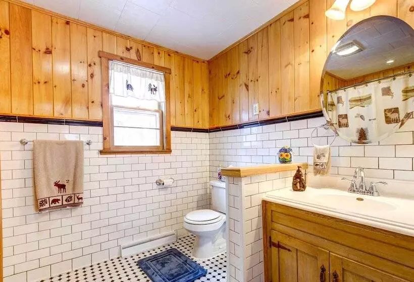 Cozy Echo Lake Cabin Near Snowmobiling Trail!