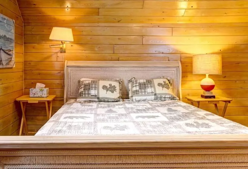 Cozy Echo Lake Cabin Near Snowmobiling Trail!