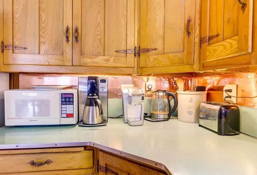 Cozy Echo Lake Cabin Near Snowmobiling Trail!