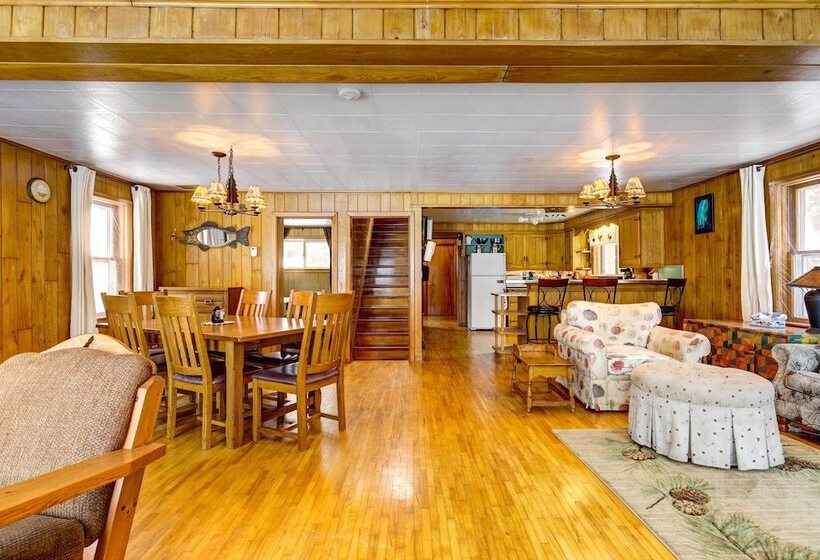 Cozy Echo Lake Cabin Near Snowmobiling Trail!