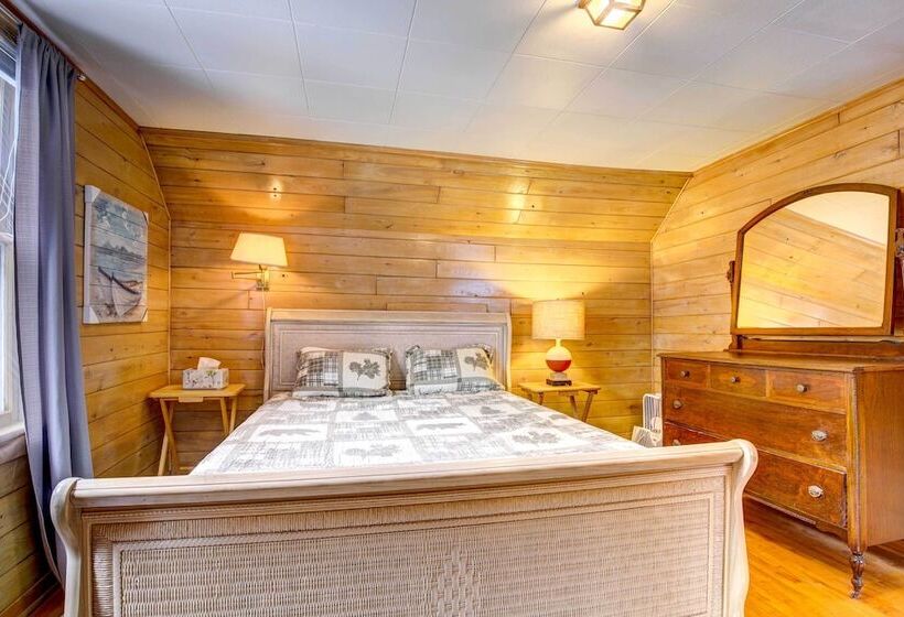 Cozy Echo Lake Cabin Near Snowmobiling Trail!