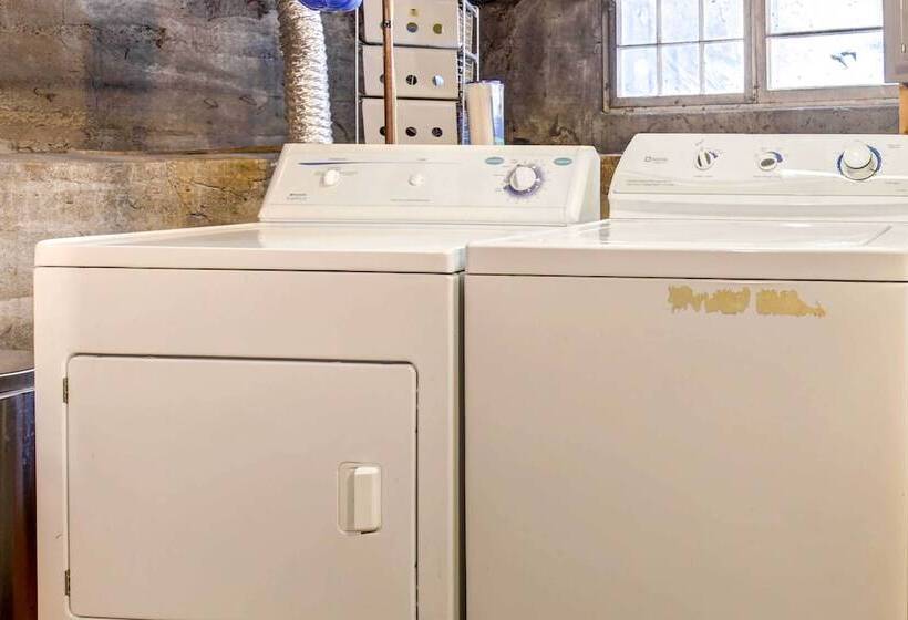 Cozy Echo Lake Cabin Near Snowmobiling Trail!