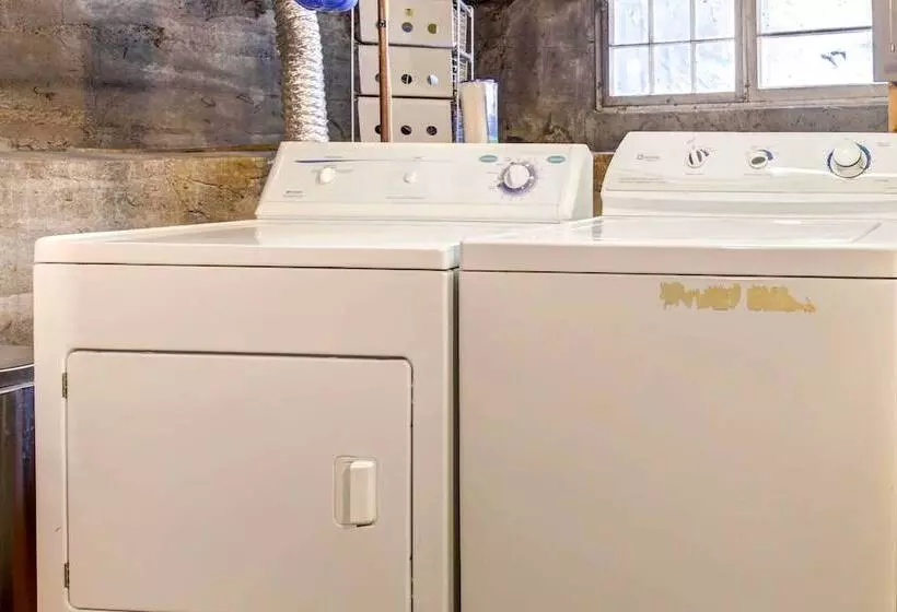 Cozy Echo Lake Cabin Near Snowmobiling Trail!