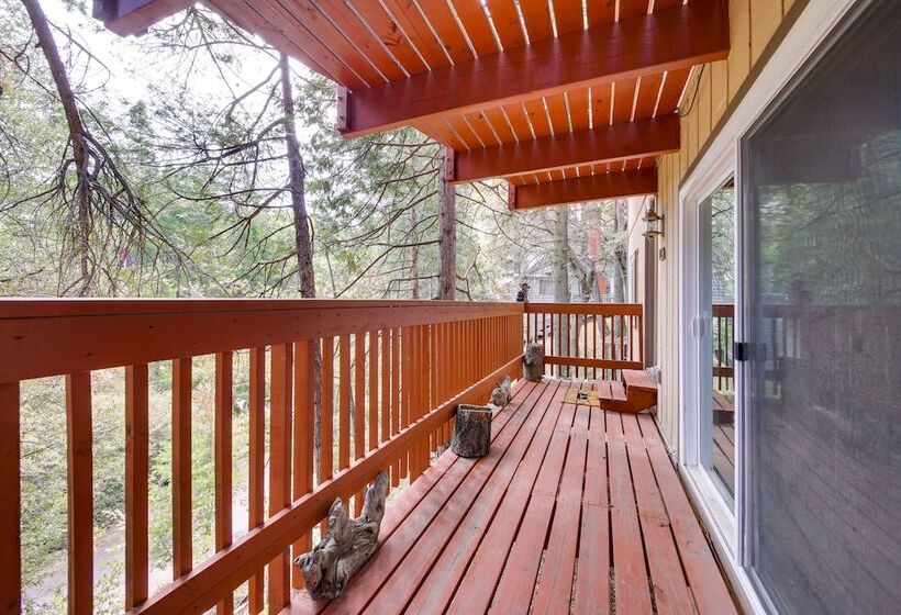 Cozy Lake Arrowhead Cabin W/ Hot Tub & Deck!