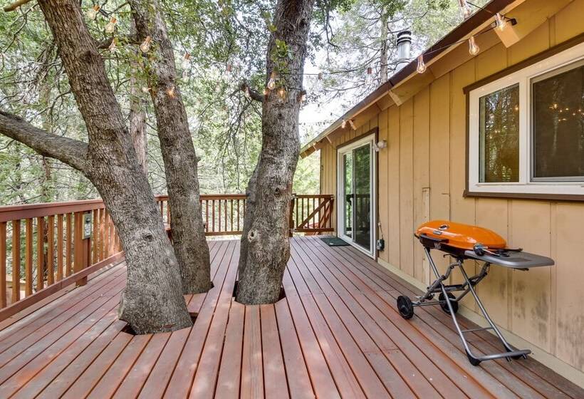 Cozy Lake Arrowhead Cabin W/ Hot Tub & Deck!