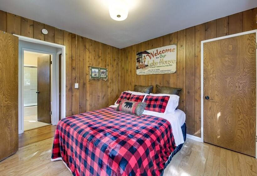 Cozy Lake Arrowhead Cabin W/ Hot Tub & Deck!