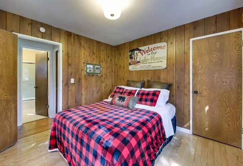 Cozy Lake Arrowhead Cabin W/ Hot Tub & Deck!