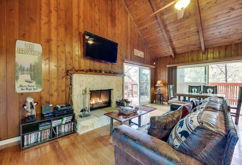 Cozy Lake Arrowhead Cabin W/ Hot Tub & Deck!