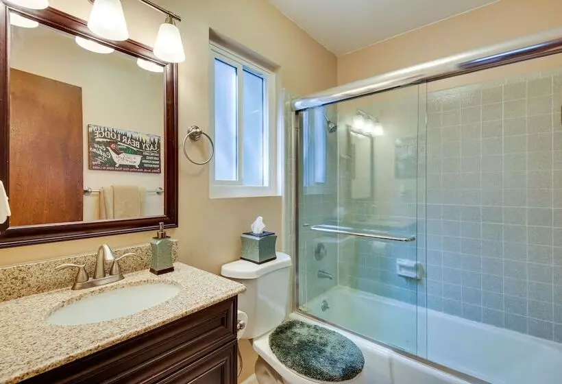 Cozy Lake Arrowhead Cabin W/ Hot Tub & Deck!