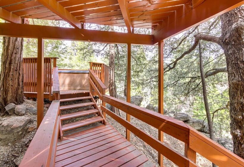 Cozy Lake Arrowhead Cabin W/ Hot Tub & Deck!
