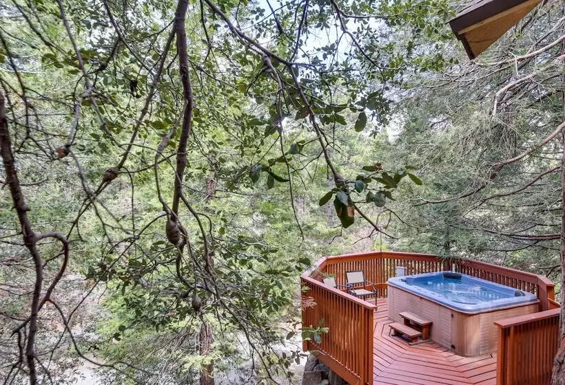 Cozy Lake Arrowhead Cabin W/ Hot Tub & Deck!