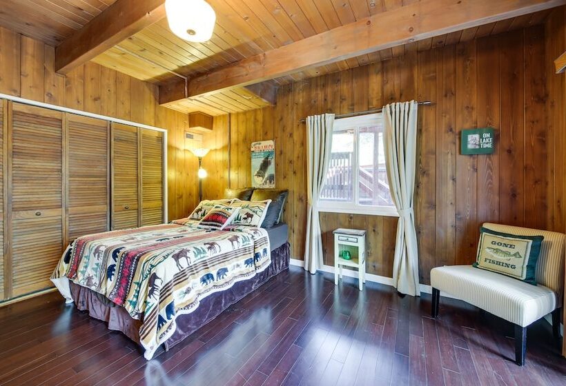 Cozy Lake Arrowhead Cabin W/ Hot Tub & Deck!