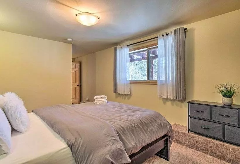 Cozy Mountain Escape: Pet Friendly Bailey Cabin