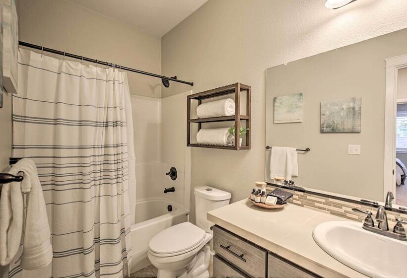 Elegant Escape: Tour Willamette Wine Country!