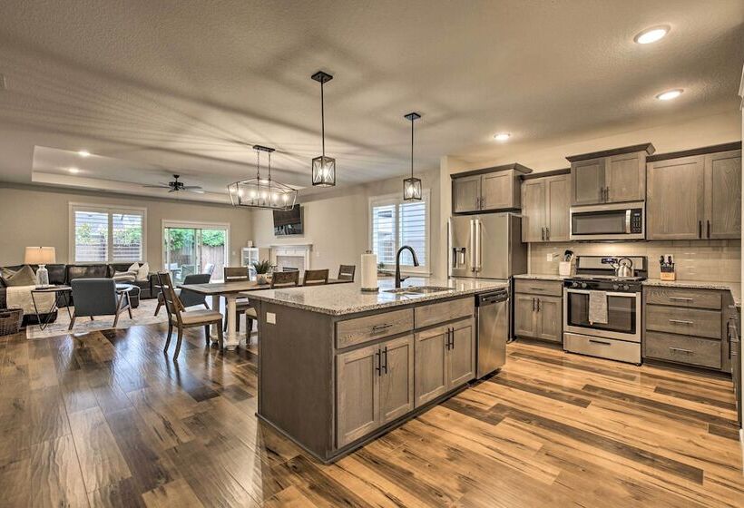 Elegant Escape: Tour Willamette Wine Country!