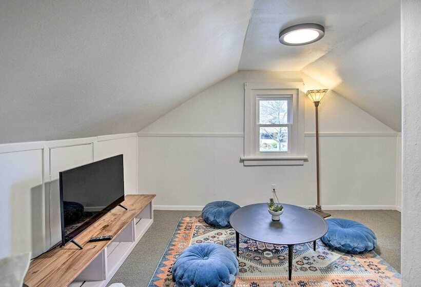 Family Friendly Des Moines Retreat W/ Patio!
