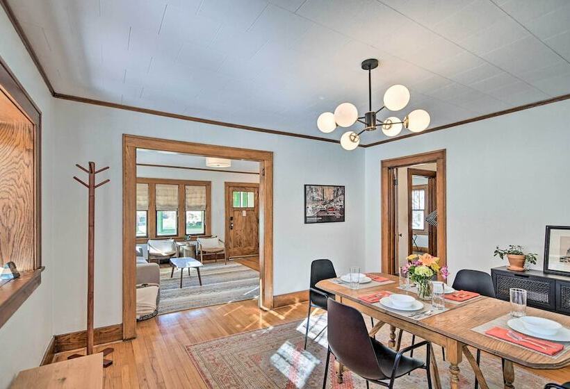 Family Friendly Des Moines Retreat W/ Patio!