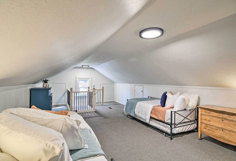 Family Friendly Des Moines Retreat W/ Patio!