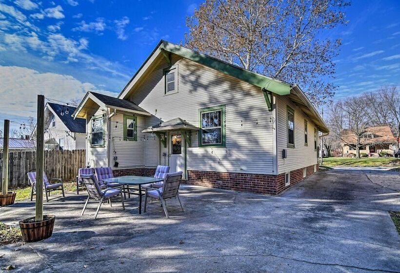 Family Friendly Des Moines Retreat W/ Patio!