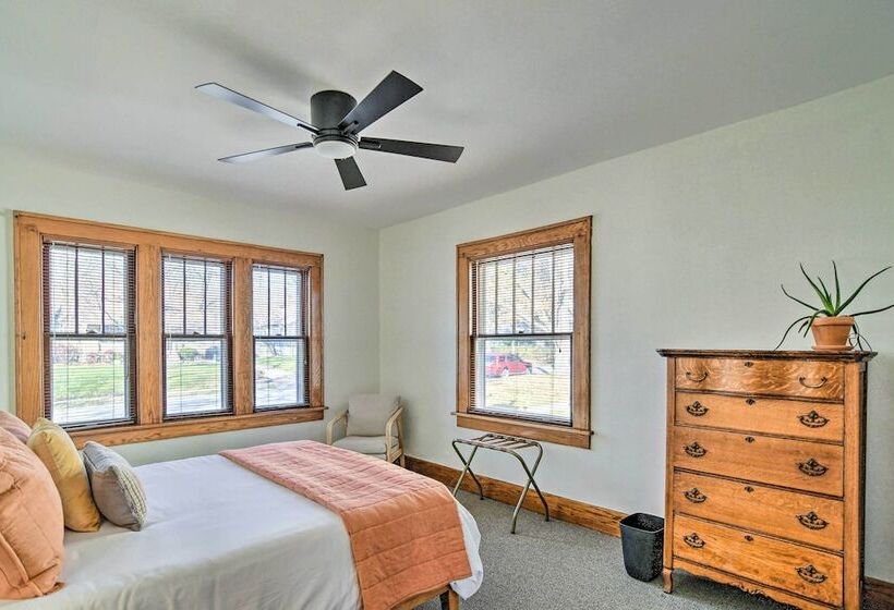 Family Friendly Des Moines Retreat W/ Patio!