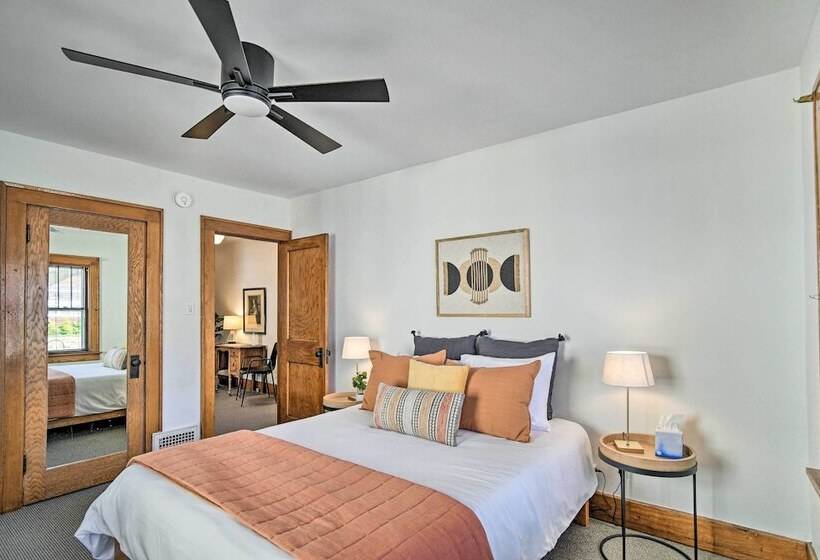 Family Friendly Des Moines Retreat W/ Patio!