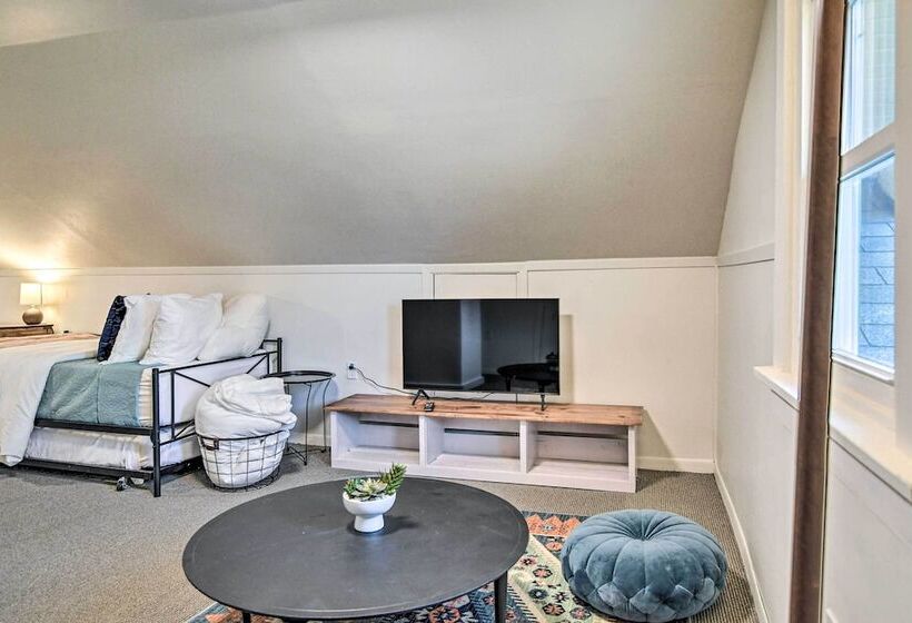 Family Friendly Des Moines Retreat W/ Patio!