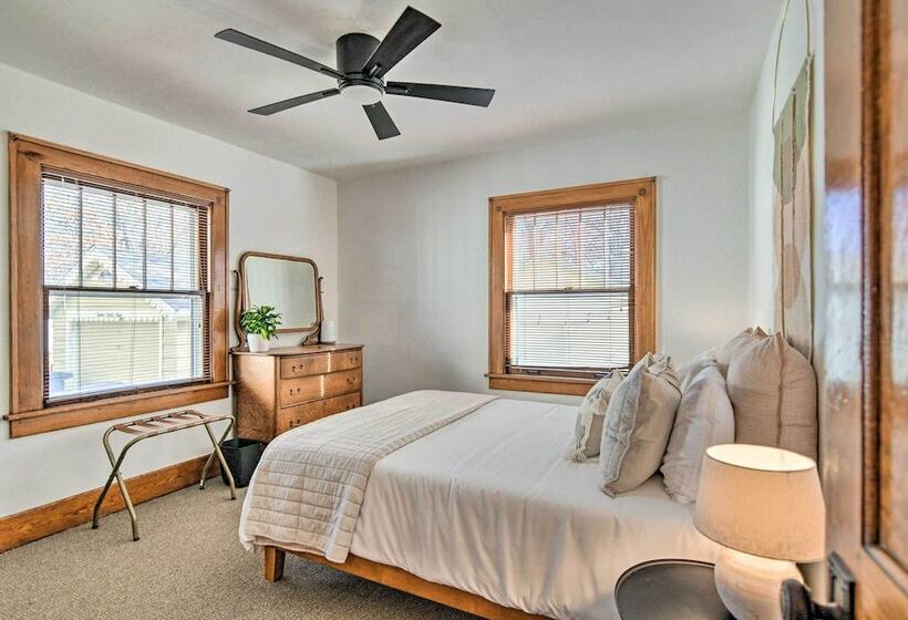 Family Friendly Des Moines Retreat W/ Patio!