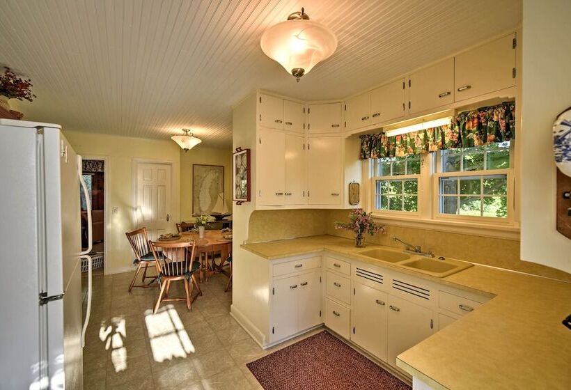 Family Friendly Fish Creek  Cape House  W/ Deck!