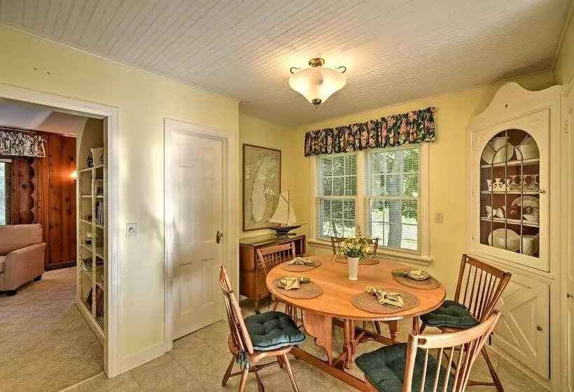 Family Friendly Fish Creek  Cape House  W/ Deck!