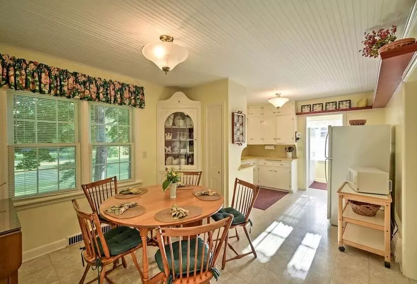 Family Friendly Fish Creek  Cape House  W/ Deck!