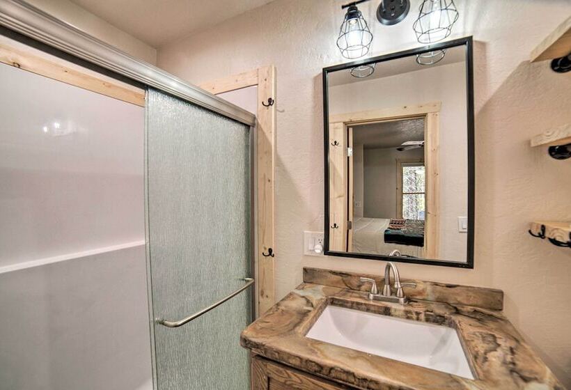 Family Home W/ Fire Pit & Grill ~ 1 Mi To Slopes!