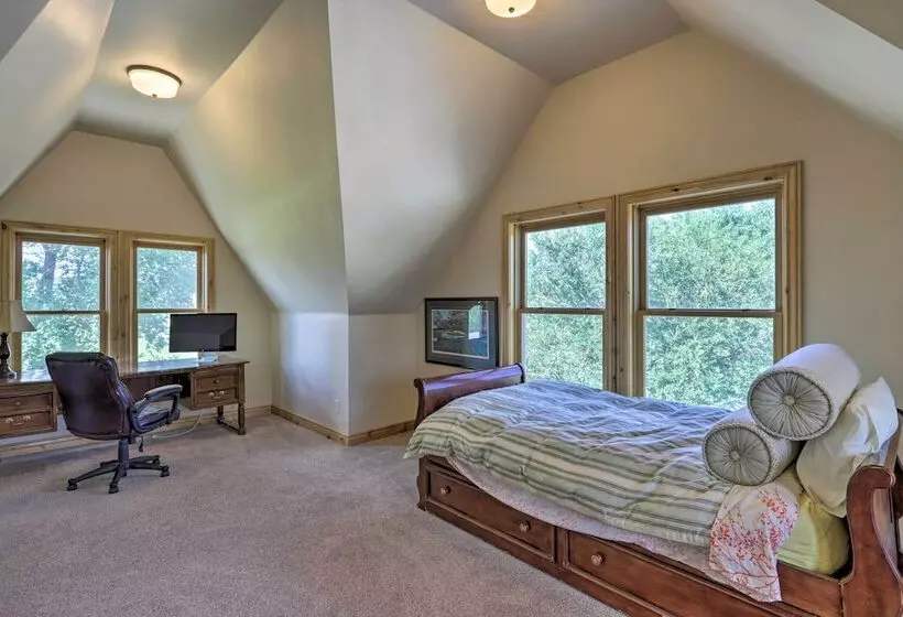 Fruita Victorian Home W/ Hot Tub + Mountains!