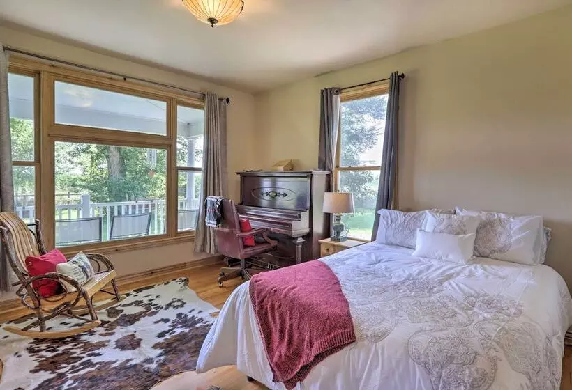 Fruita Victorian Home W/ Hot Tub + Mountains!